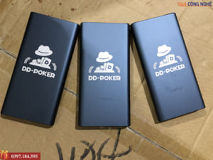 Pin sạc dự phòng khắc logo DD - Pocker