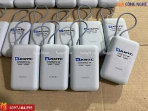 Sạc dự phòng in khắc logo làm quà tặng